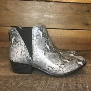 NEW Women’s Esprit Tiffany Bootie